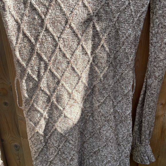 Le Chateau sweater dress size medium - Picture 5 of 5